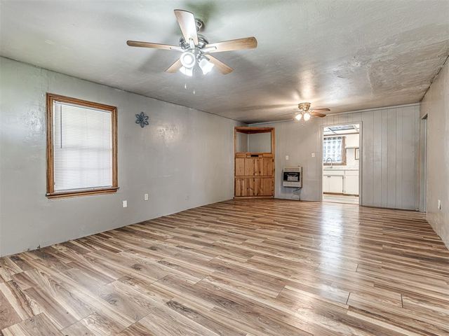211 S 6th Street, Mcloud, OK 74851