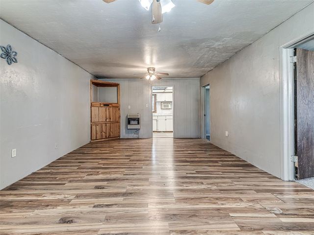 211 S 6th Street, Mcloud, OK 74851