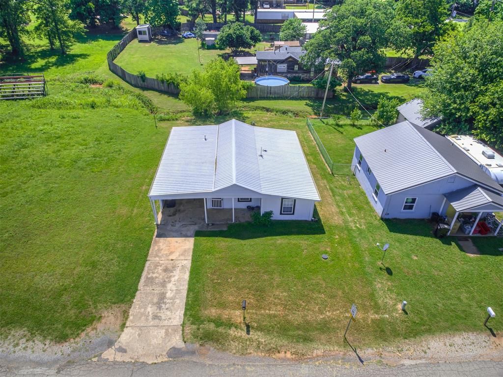 211 S 6th Street, Mcloud, OK 74851