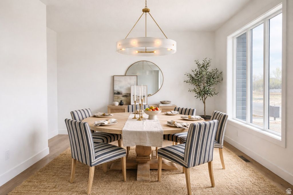 Image 5 of property listing at 3684 W 2170 3684 #112, Syracuse, UT 84075