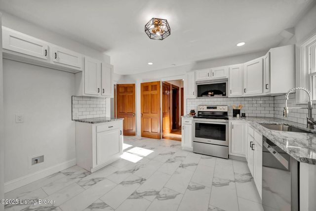 2206 Sieger Villa Ct, Louisville, KY 40218