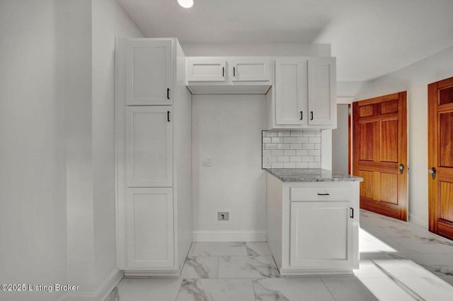 2206 Sieger Villa Ct, Louisville, KY 40218