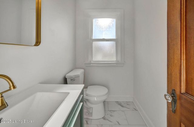 2206 Sieger Villa Ct, Louisville, KY 40218