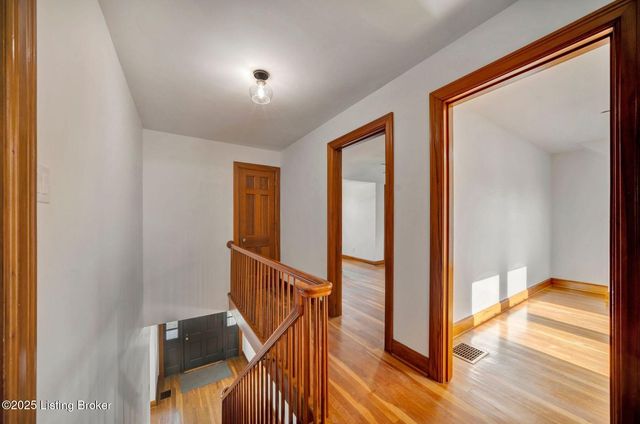 2206 Sieger Villa Ct, Louisville, KY 40218