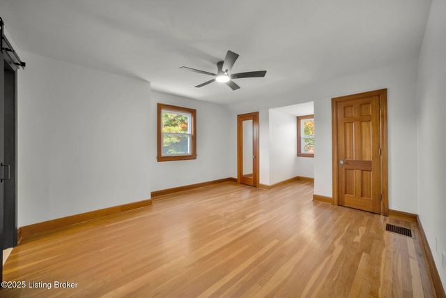 2206 Sieger Villa Ct, Louisville, KY 40218