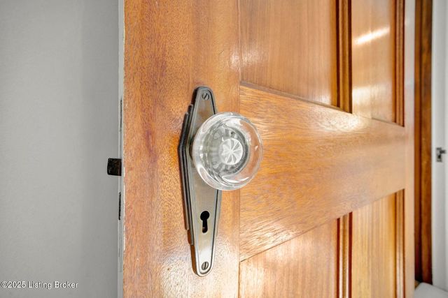 2206 Sieger Villa Ct, Louisville, KY 40218