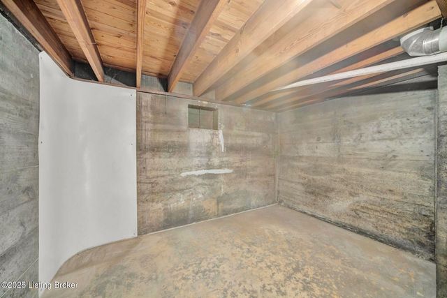 2206 Sieger Villa Ct, Louisville, KY 40218