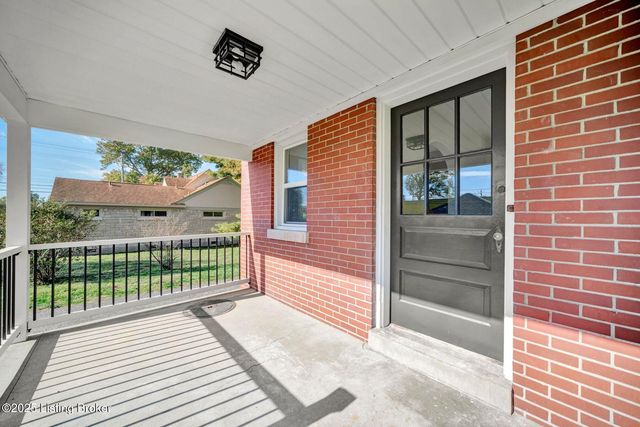 2206 Sieger Villa Ct, Louisville, KY 40218