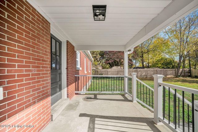 2206 Sieger Villa Ct, Louisville, KY 40218