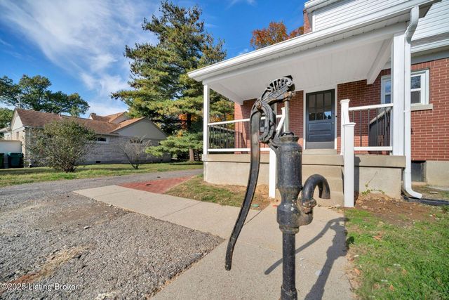 2206 Sieger Villa Ct, Louisville, KY 40218