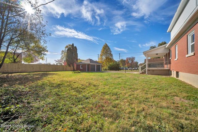 2206 Sieger Villa Ct, Louisville, KY 40218