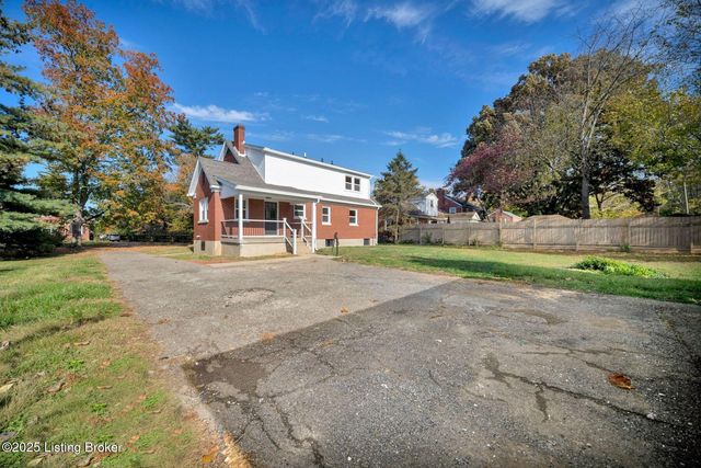 2206 Sieger Villa Ct, Louisville, KY 40218