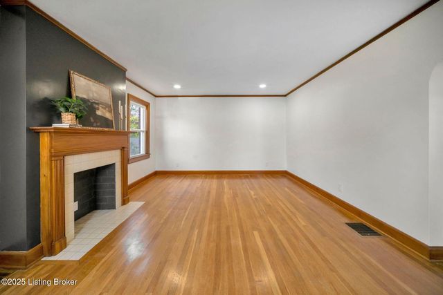 2206 Sieger Villa Ct, Louisville, KY 40218