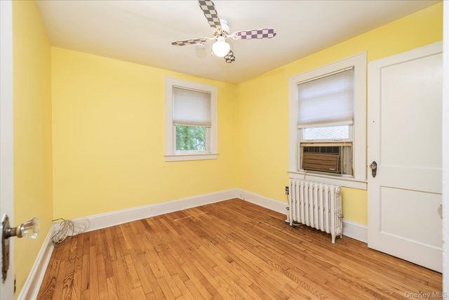 89 Lexington Avenue, Malverne, NY 11565