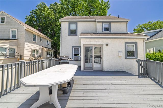 89 Lexington Avenue, Malverne, NY 11565