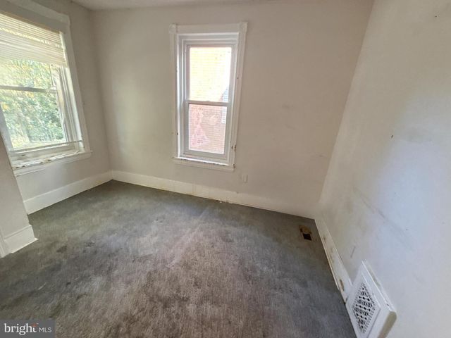 135 W SEYMOUR ST, Philadelphia, PA 19144