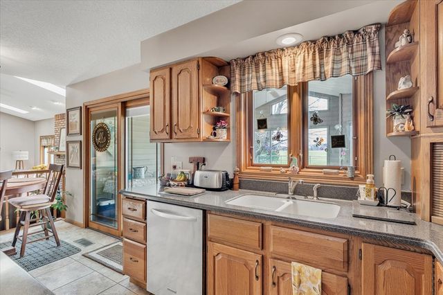 5406 20th Avenue Court, Moline, IL 61265