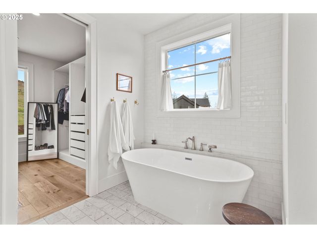 242 CORNERSTONE Ln, Woodland, WA 98674