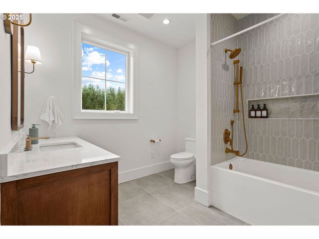 242 CORNERSTONE Ln, Woodland, WA 98674