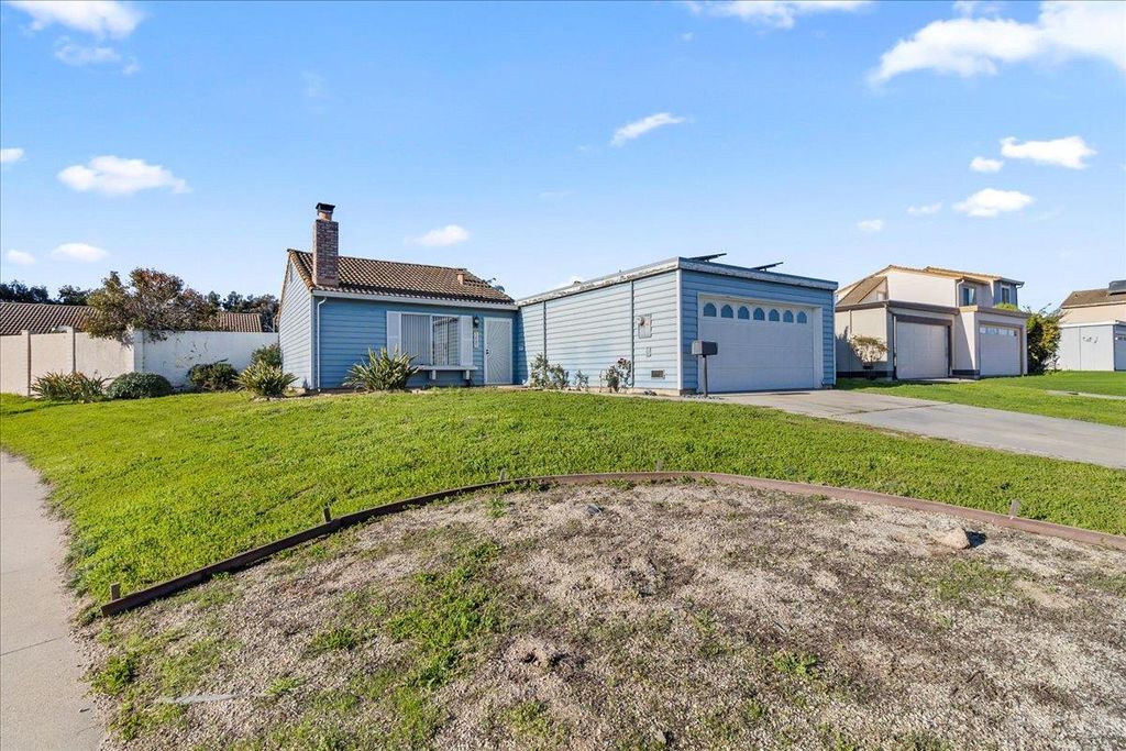 1607 Cuevas Circle, Salinas, CA 93906