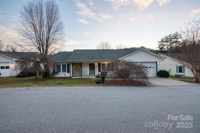 532 Woodfield Lane, Hendersonville, NC 28791