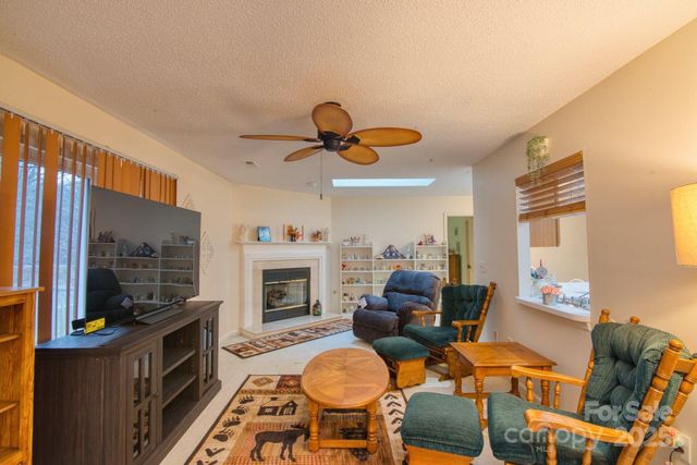 532 Woodfield Lane, Hendersonville, NC 28791