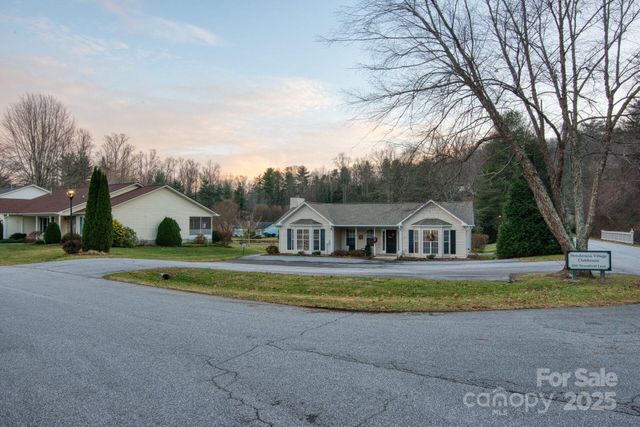 532 Woodfield Lane, Hendersonville, NC 28791