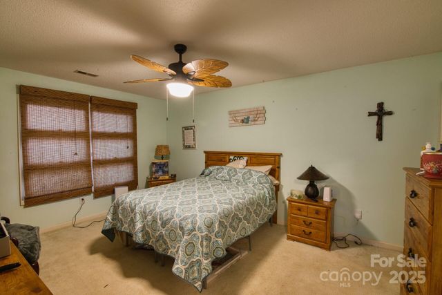 532 Woodfield Lane, Hendersonville, NC 28791