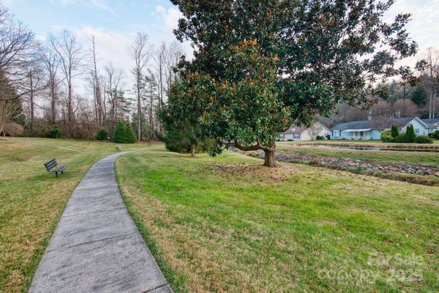 532 Woodfield Lane, Hendersonville, NC 28791