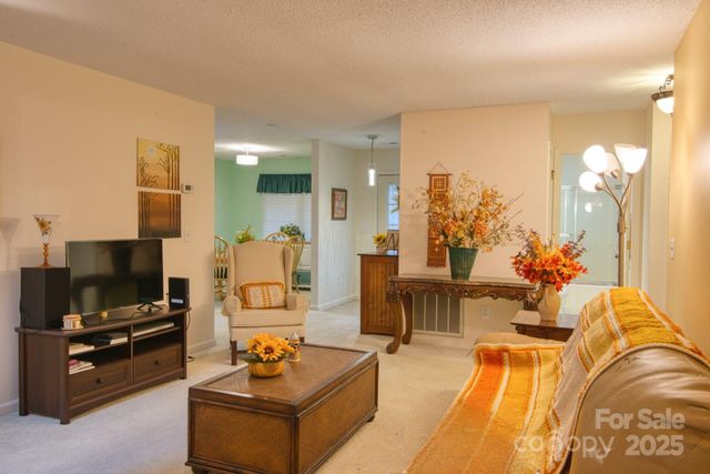 532 Woodfield Lane, Hendersonville, NC 28791