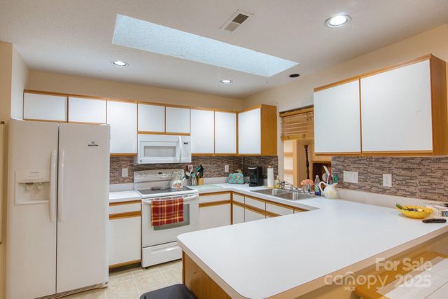 532 Woodfield Lane, Hendersonville, NC 28791