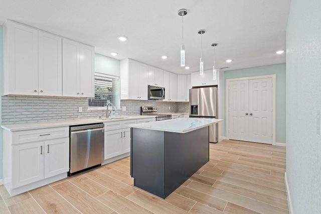 2101 Country Dell Drive, Garland, TX 75040