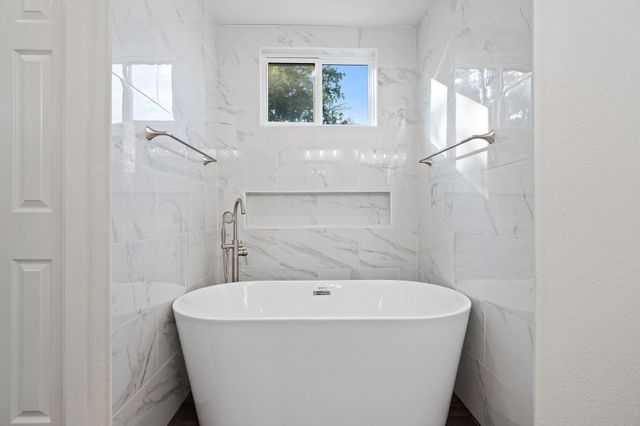 2101 Country Dell Drive, Garland, TX 75040