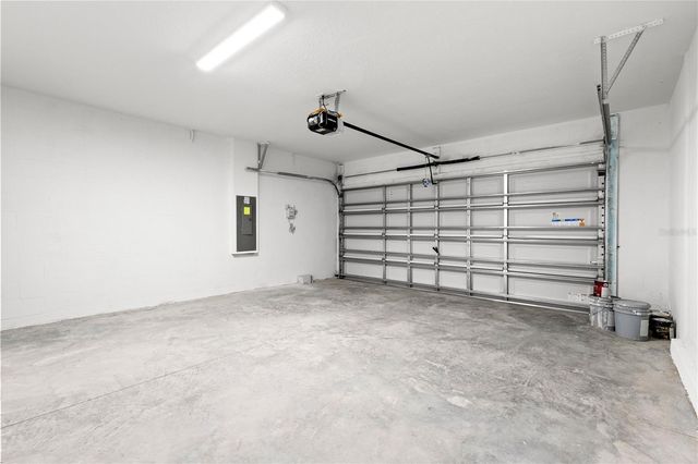 31603 BARREL WAVE WAY, Wesley Chapel, FL 33545