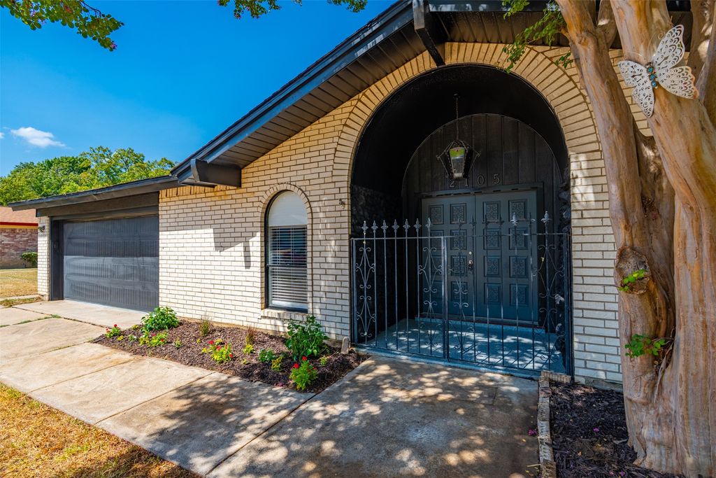 2105 Cottie Lane, Arlington, TX 76010 — photo 2