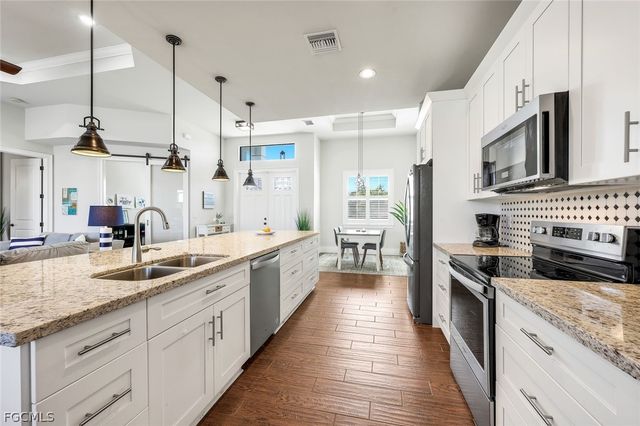 237 SW 21st ST, Cape Coral, FL 33991