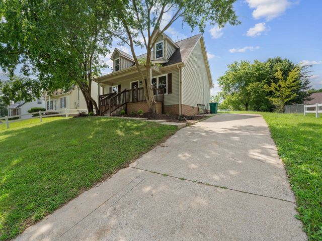210 Mark Spitz Dr, Clarksville, TN 37042