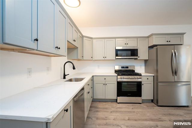 40 N York Street, Paterson, NJ 07524