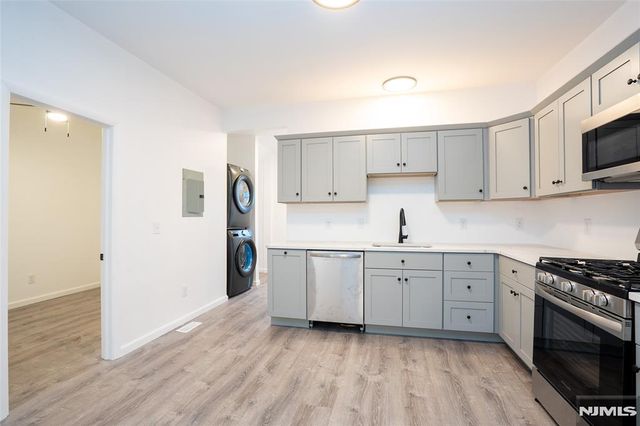 40 N York Street, Paterson, NJ 07524