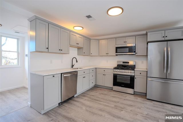 40 N York Street, Paterson, NJ 07524