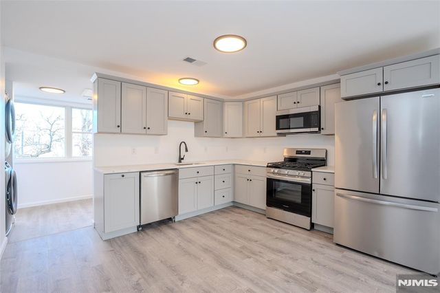 40 N York Street, Paterson, NJ 07524