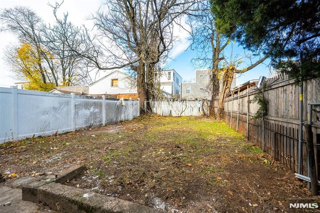 40 N York Street, Paterson, NJ 07524