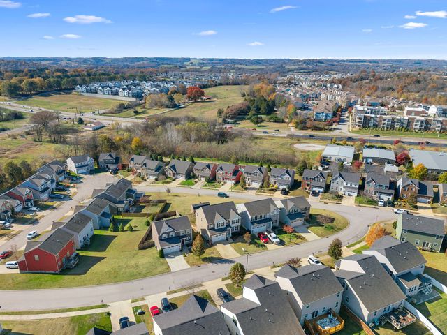 2706 Orleans Dr, Columbia, TN 38401