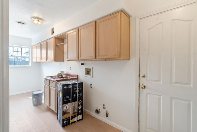 2528 Coors Boulevard SW, Albuquerque, NM 87121