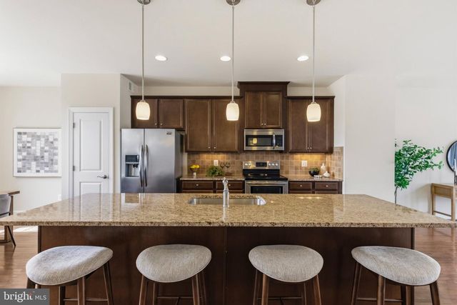 8552 FORTROSE DR, Manassas, VA 20109
