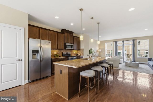 8552 FORTROSE DR, Manassas, VA 20109