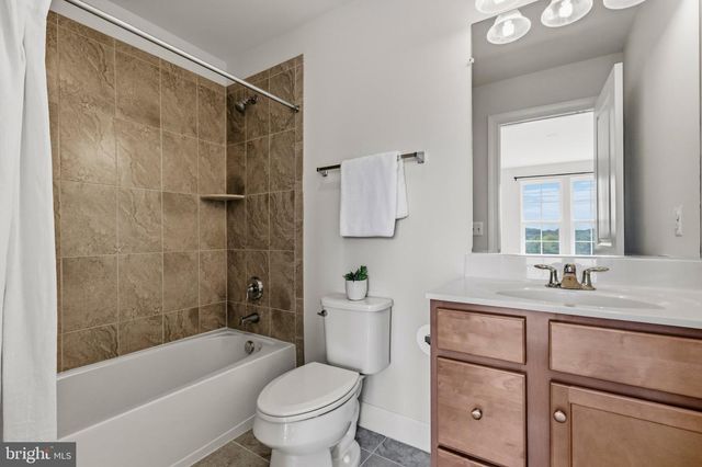 8552 FORTROSE DR, Manassas, VA 20109