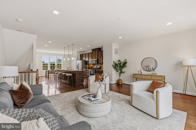 8552 FORTROSE DR, Manassas, VA 20109