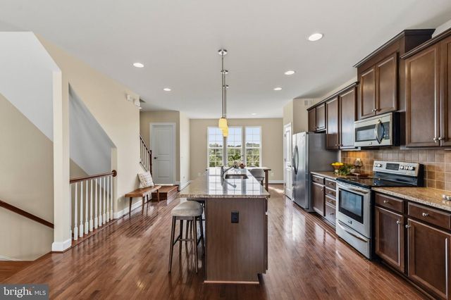 8552 FORTROSE DR, Manassas, VA 20109