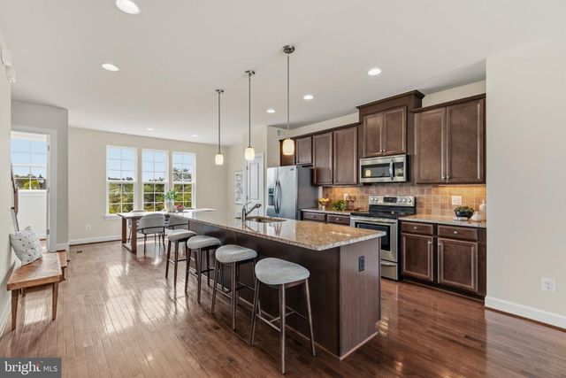8552 FORTROSE DR, Manassas, VA 20109